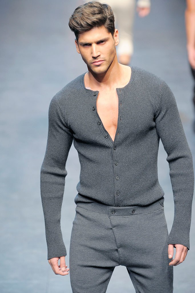 Одеть мужа в белье. Dolce Gabbana man 2010. Мужские Дольче Габбана 2010. Одежда для мужчин. Стильная мужская одежда.