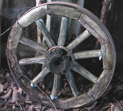 Деревянное колесо с железными протекторами