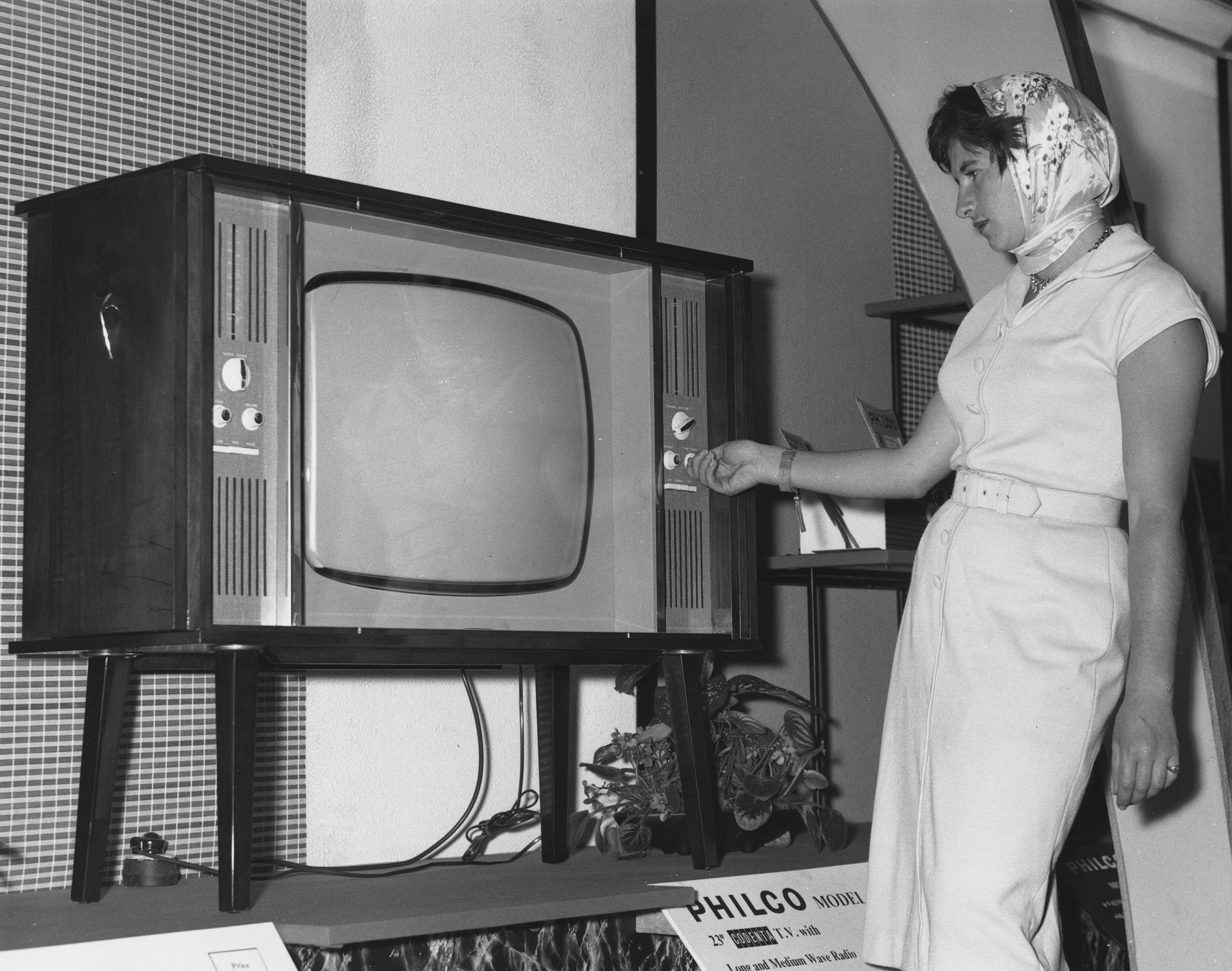 Первые плоские телевизоры. Телевизор 20 века. Первый телевизор. Телевизор в прошлом. Первые телевизоры в США.