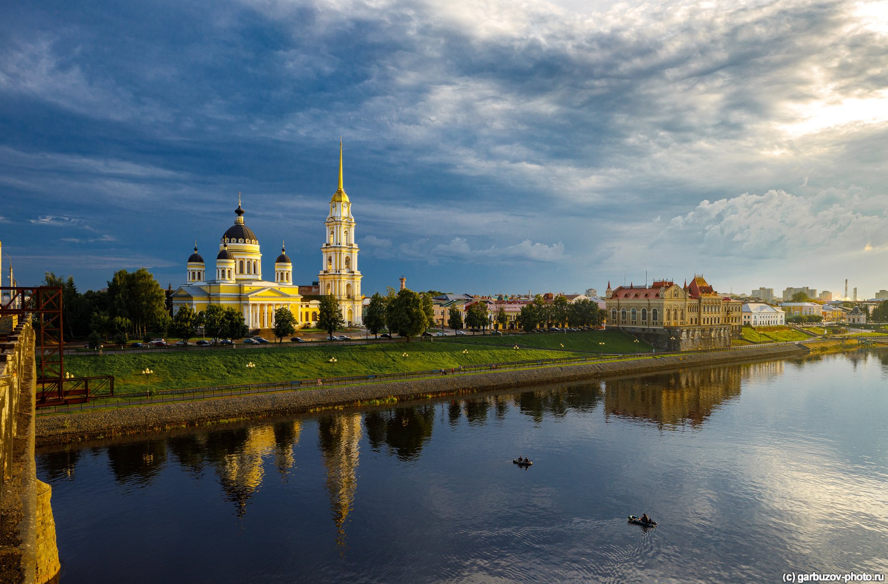 Рыбинск время. Спасо-Преображенский собор Рыбинск. Мост и Спасо Преображенский собор в Рыбинске. Спасо-Преображенский собор Рыбинск 19 век. Рыбинск набережная собор.