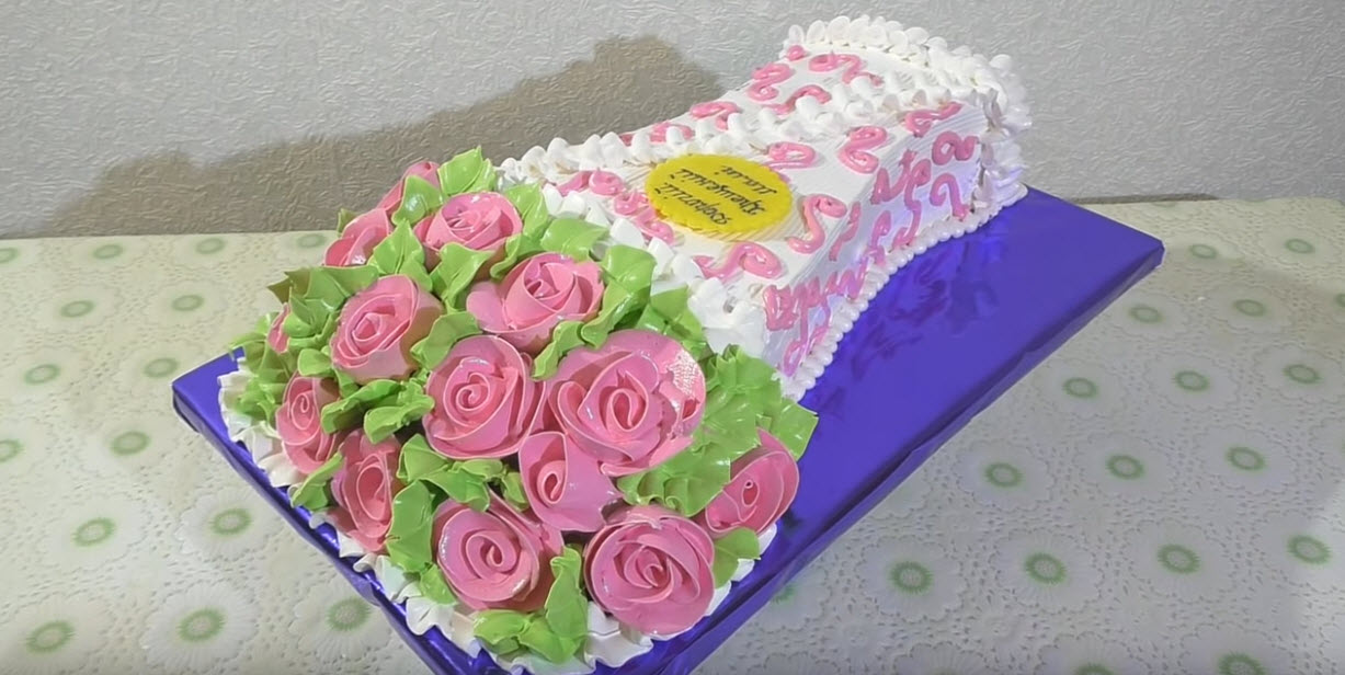 что подарить девушке на день рождения Торт букет из роз, станет классным подарком