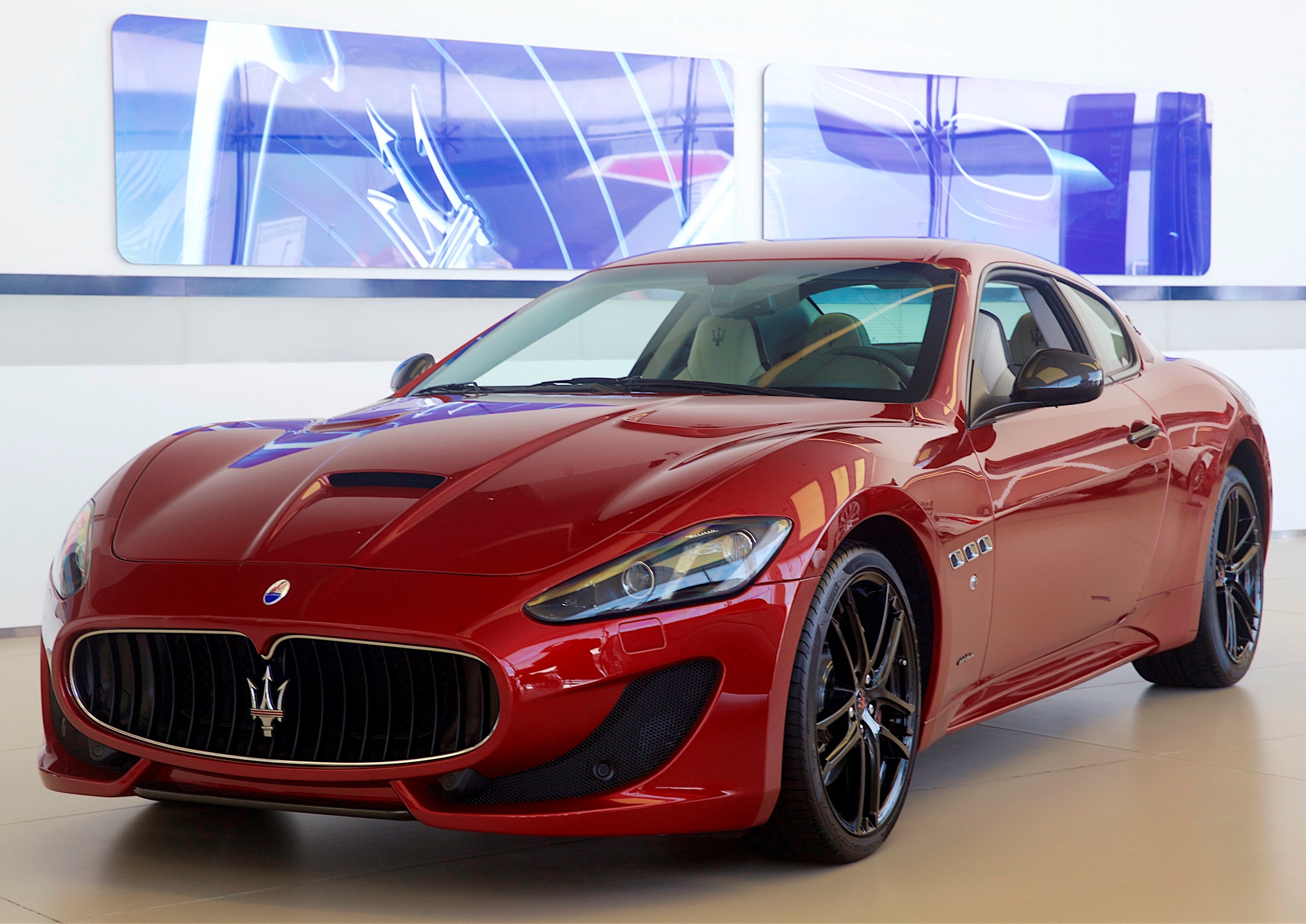 Мазерати производитель. Maserati GRANTURISMO Sport Special Edition. Новый Maserati GRANTURISMO. Ернесто Мазерати. Мазерати Дубай красный.