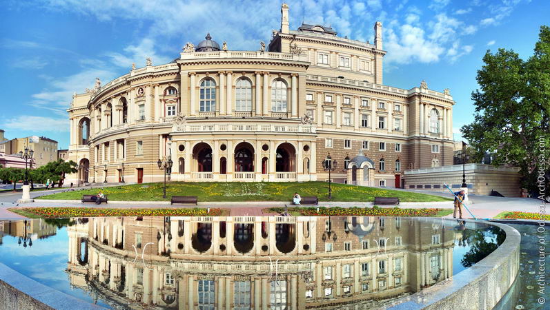 4. Одесский национальный академический театр оперы и балета. Хорошая  погода в Одессе несомненно радует туристов, но любителей культуры бесспорно порадует этот известнейший во всем мире театр.  