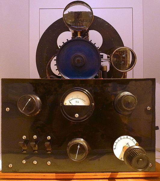 Телевизионный приёмник с диском Нипкова в Стокгольмском техническом музее