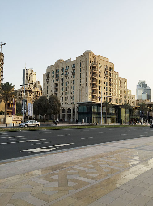 В Дубае тротуар лучше, чем пол во многих российских зданиях