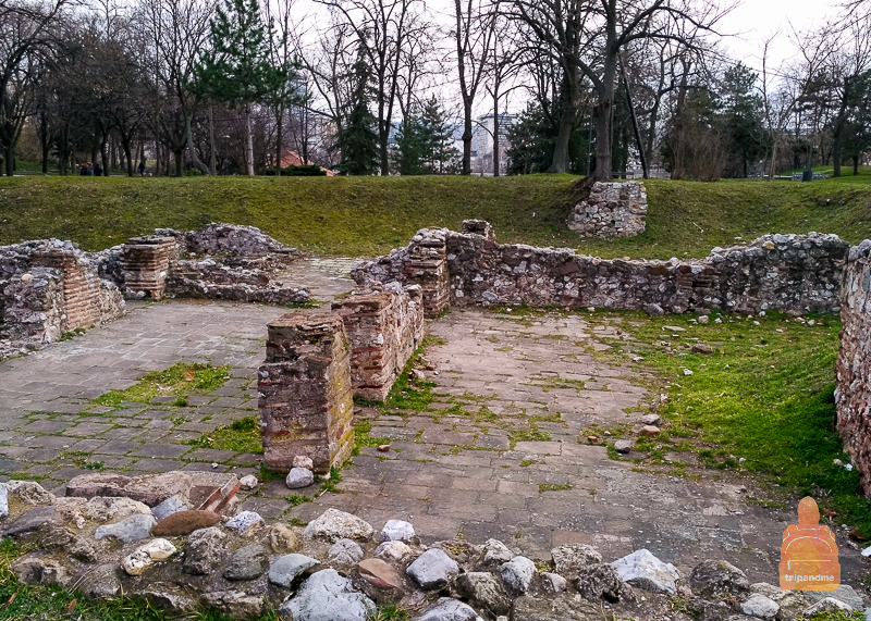 Руины построек на территории Нишской крепости