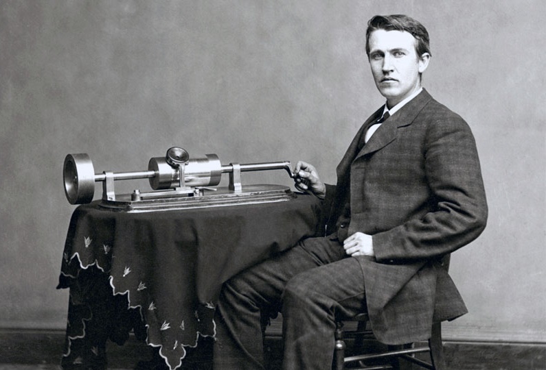 Эдисон со своим изобретением