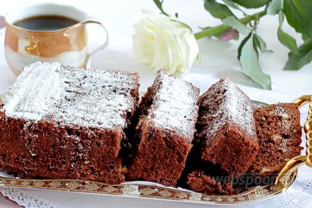 Фото рецепта Брауни с грецкими орехами и шоколадными каплями