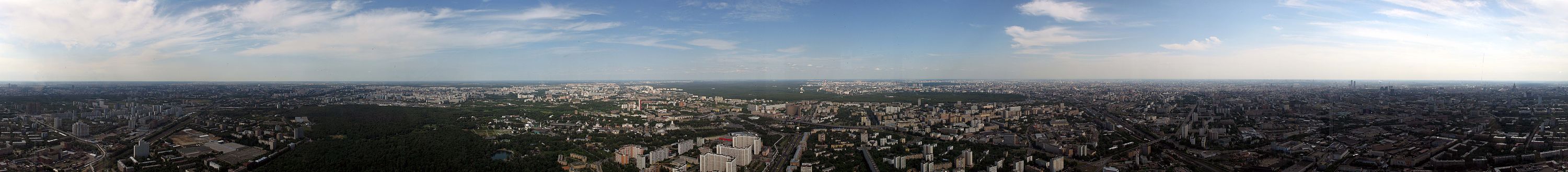Горизонтальная панорама Москвы со смотровой площадки Останкинской телебашни