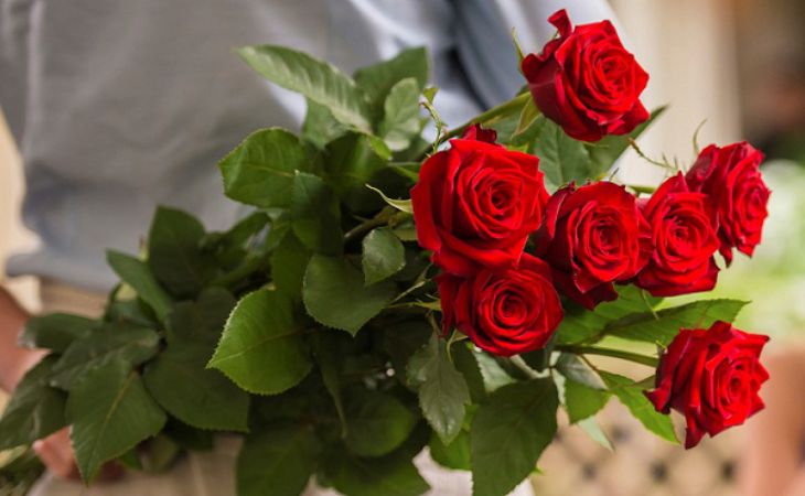 Приметы о букетах — какие цветы нельзя дарить девушке